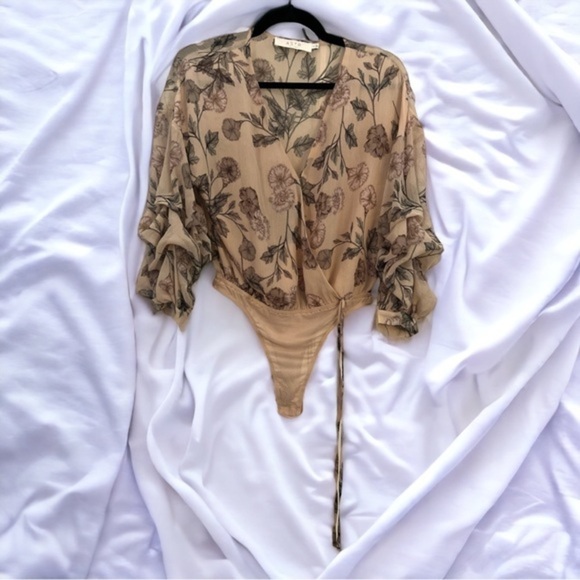 ASTR THE LABEL S Willow Floral Print Crossover Bodysuit - Picture 3 of 16